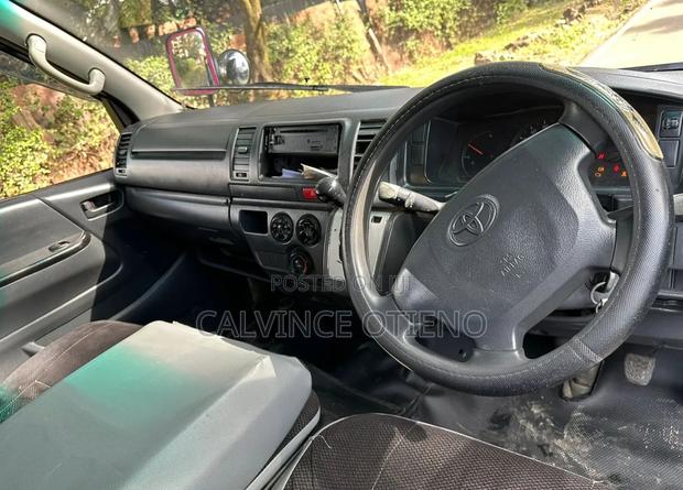 Toyota HiAce 2014 White - thumbnail 4