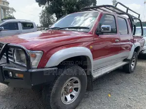 Toyota Hilux 1998 Red