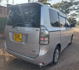 Toyota Voxy 2014 Silver