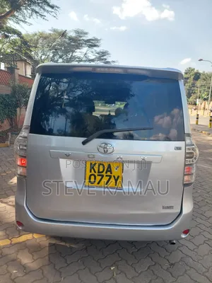 Toyota Voxy 2014 Silver