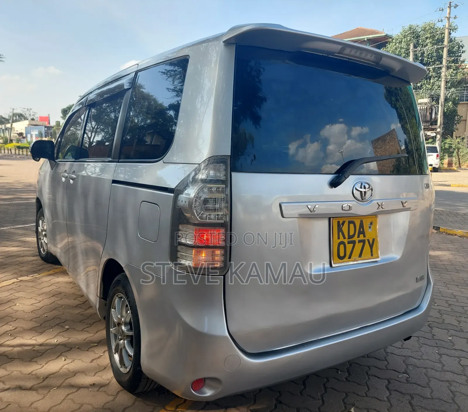 Toyota Voxy 2014 Silver