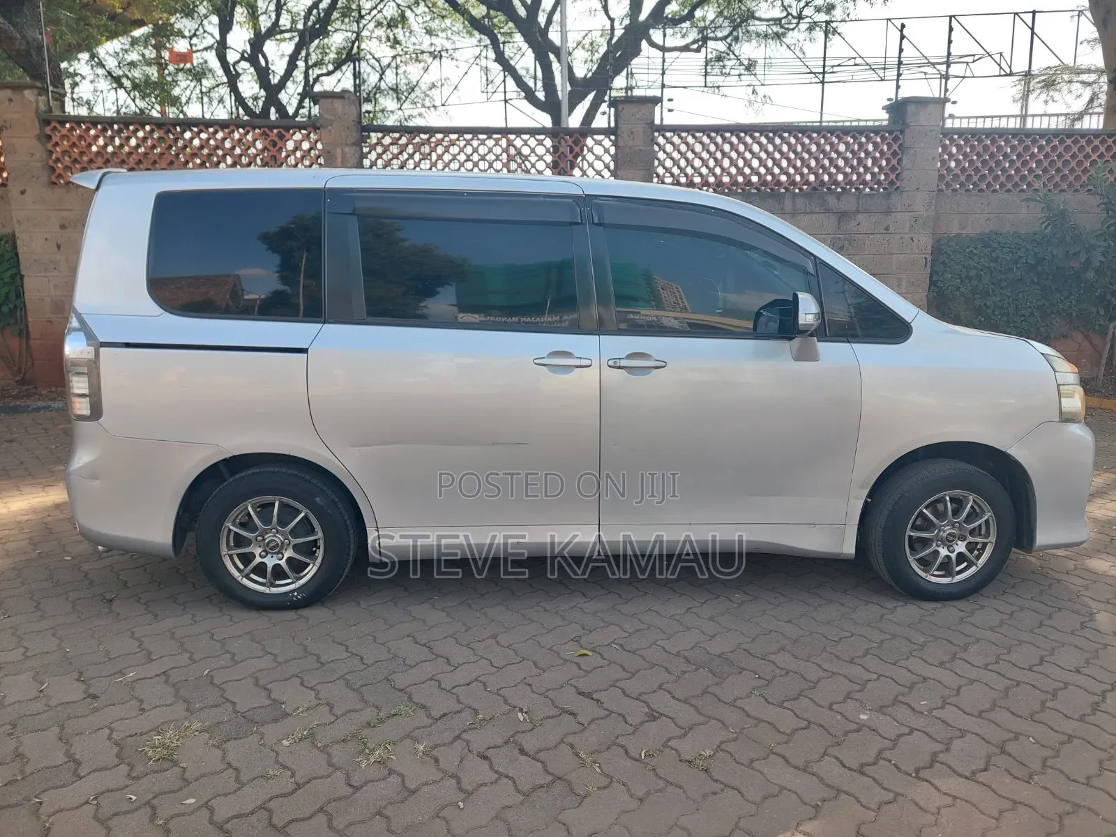 Toyota Voxy 2014 Silver