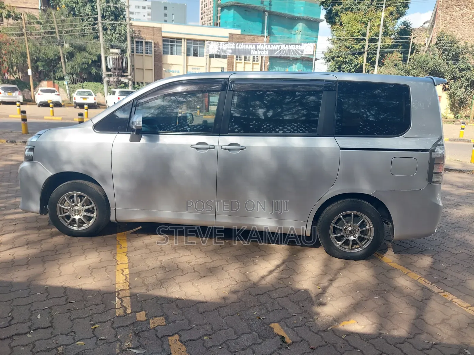 Toyota Voxy 2014 Silver