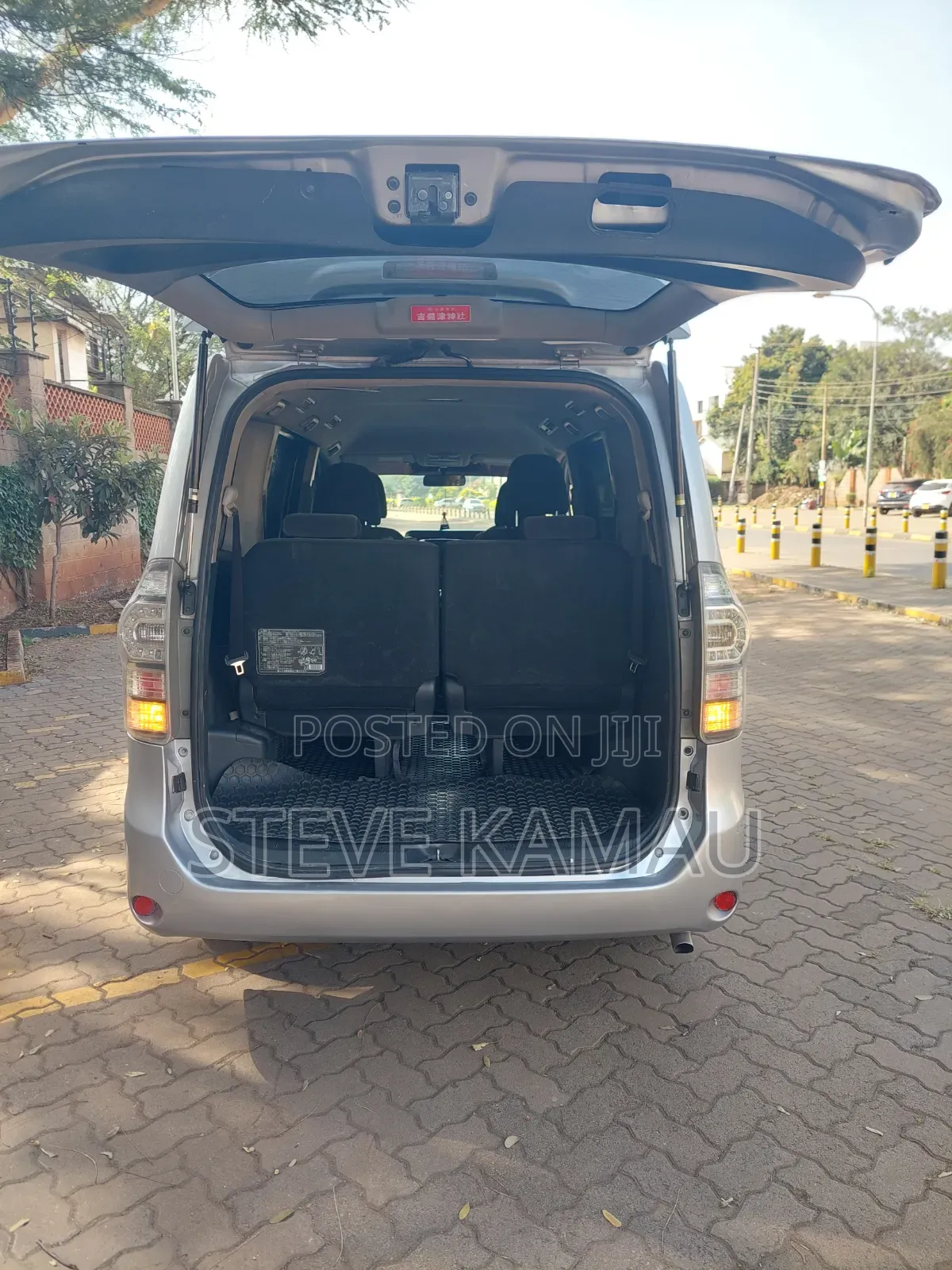 Toyota Voxy 2014 Silver