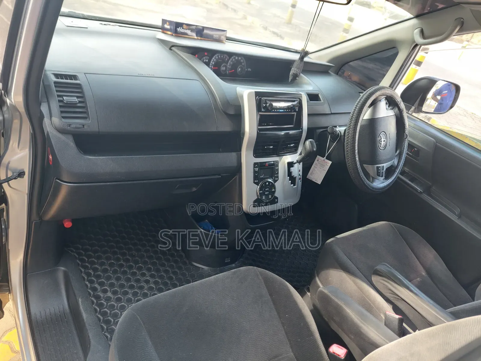 Toyota Voxy 2014 Silver