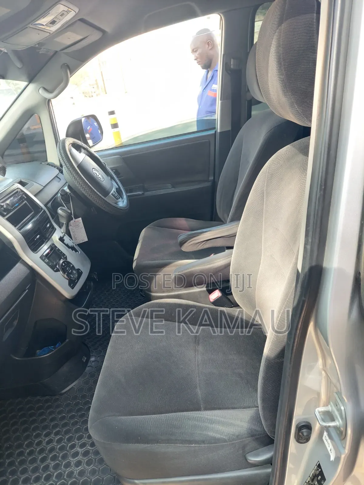 Toyota Voxy 2014 Silver