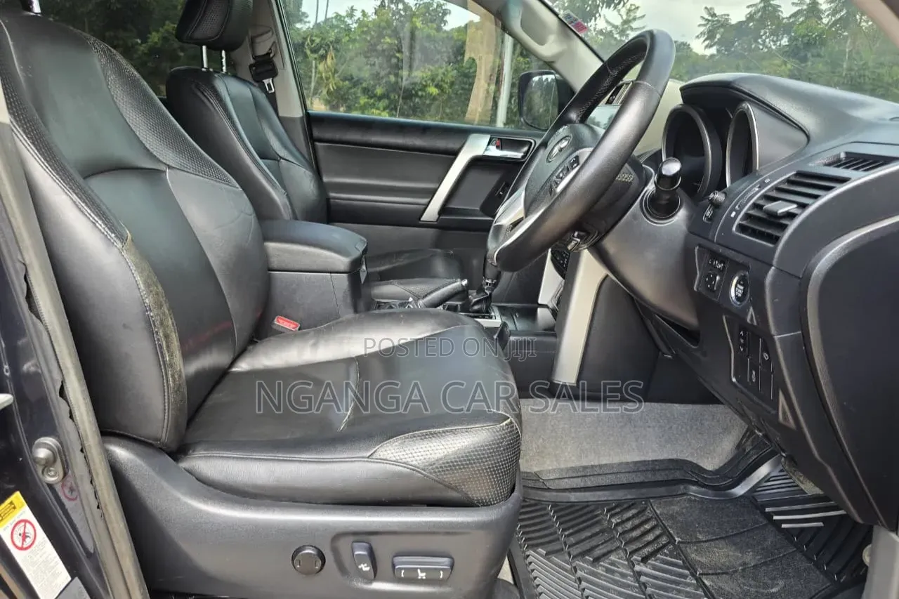 Toyota Land Cruiser Prado 2016 Black