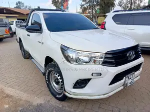 Toyota Hilux 2018 White