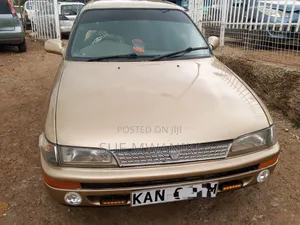 Toyota Corolla II 1999 Gold