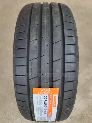 225 /45 R19 Maxxis Tyres 96y Victra Sport Vs6