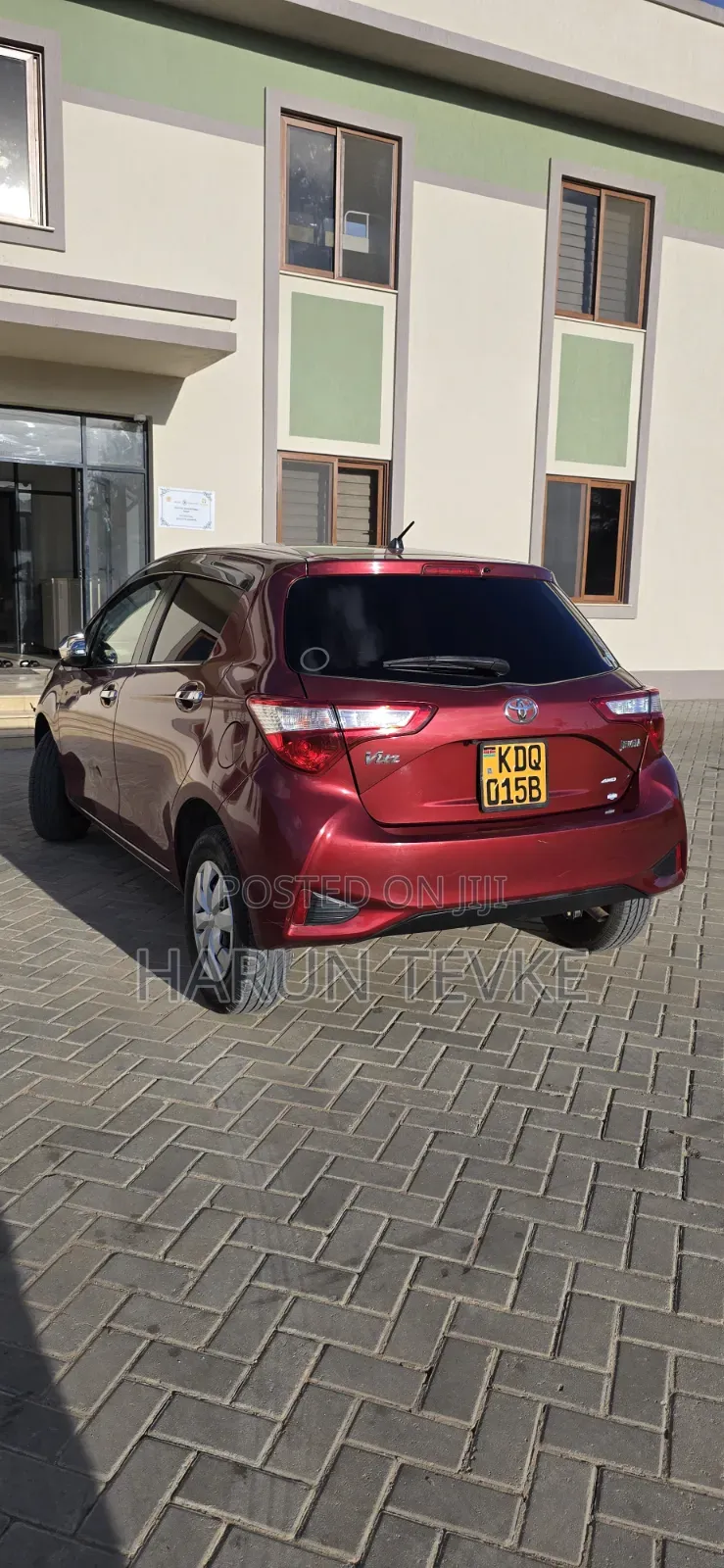 Toyota Vitz 2017 Maroon