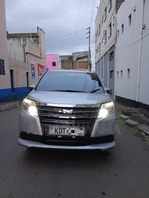 Toyota Noah 2018 Silver