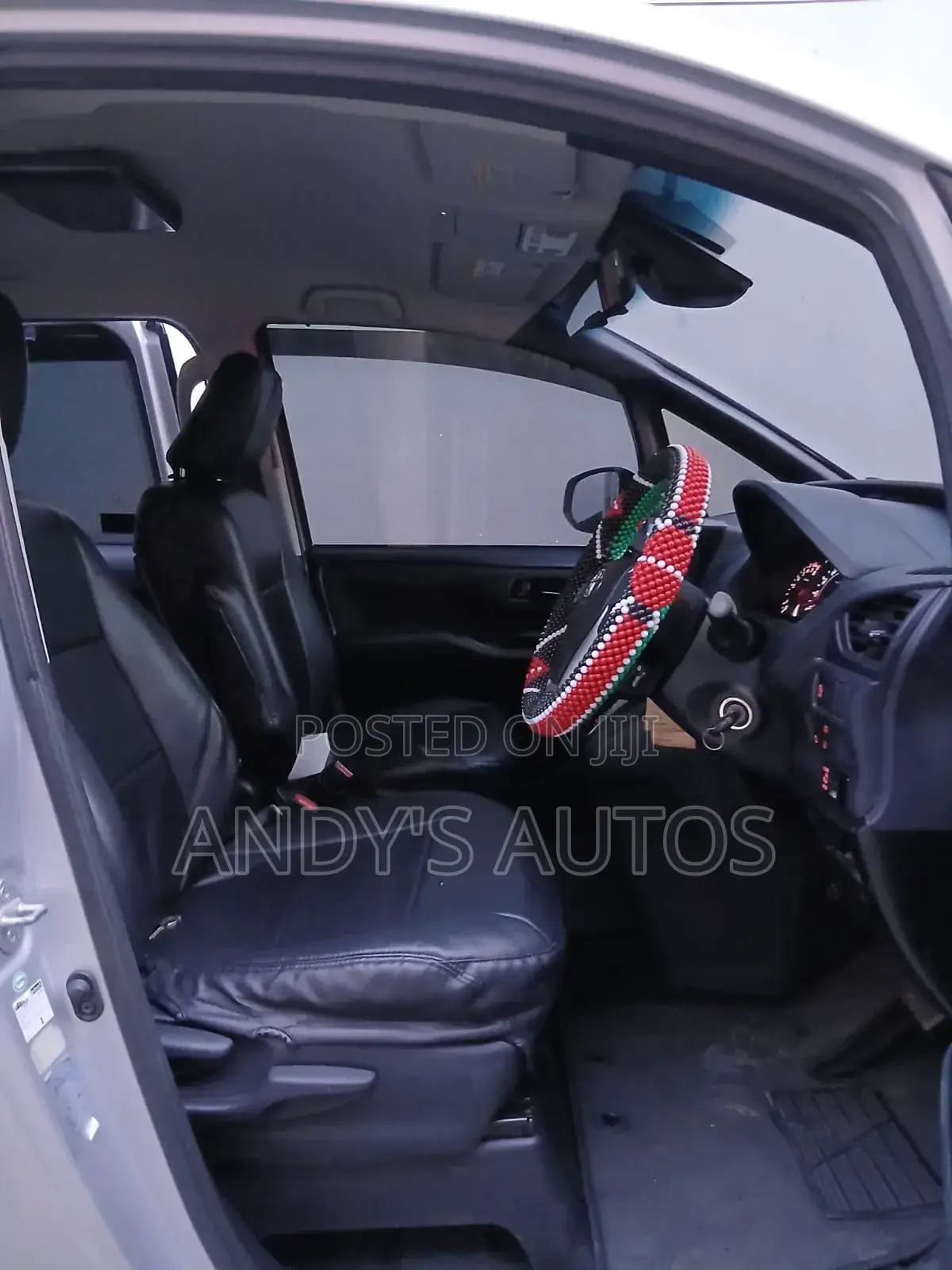 Toyota Noah 2018 Silver