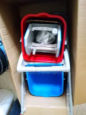 Two-Bucket Mop System With Wringer
