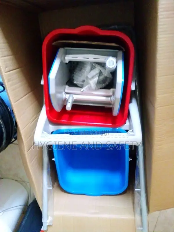 Two-Bucket Mop System With Wringer