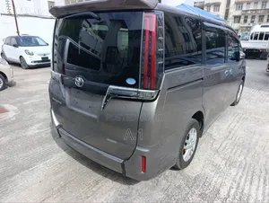 Toyota Esquire 2019 Brown