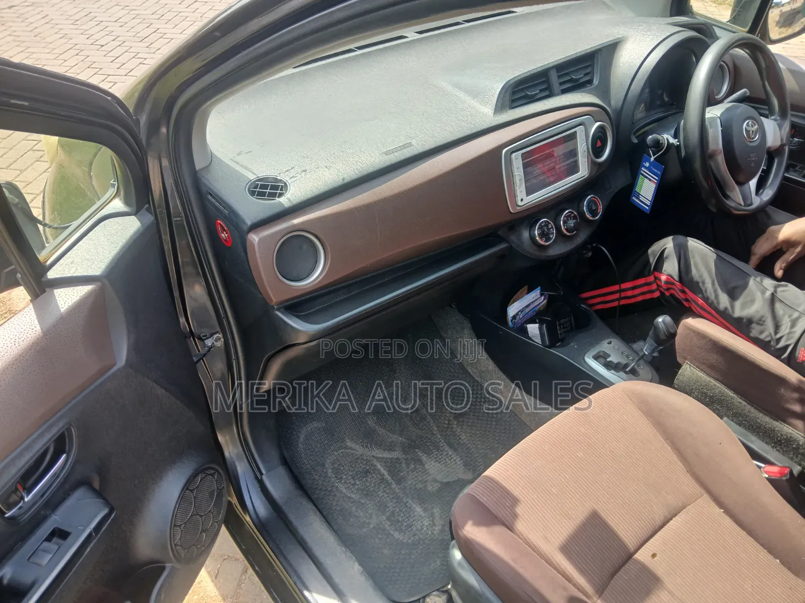 Toyota Vitz 2011 Black