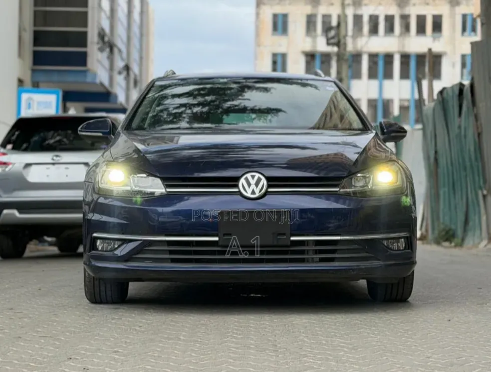 Volkswagen Golf 2019 Blue