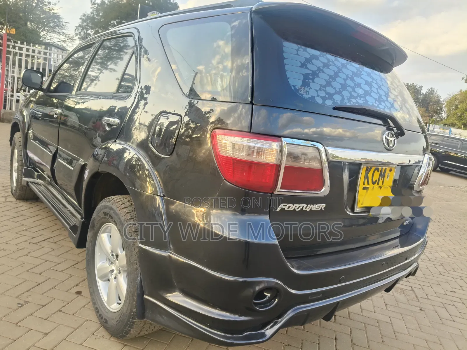 Toyota Fortuner 2010 Black