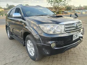 Toyota Fortuner 2010 Black