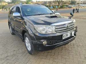 Toyota Fortuner 2010 Black