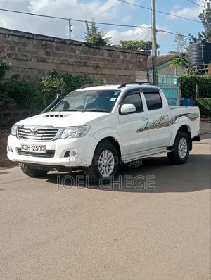 Toyota Hilux 2015 White