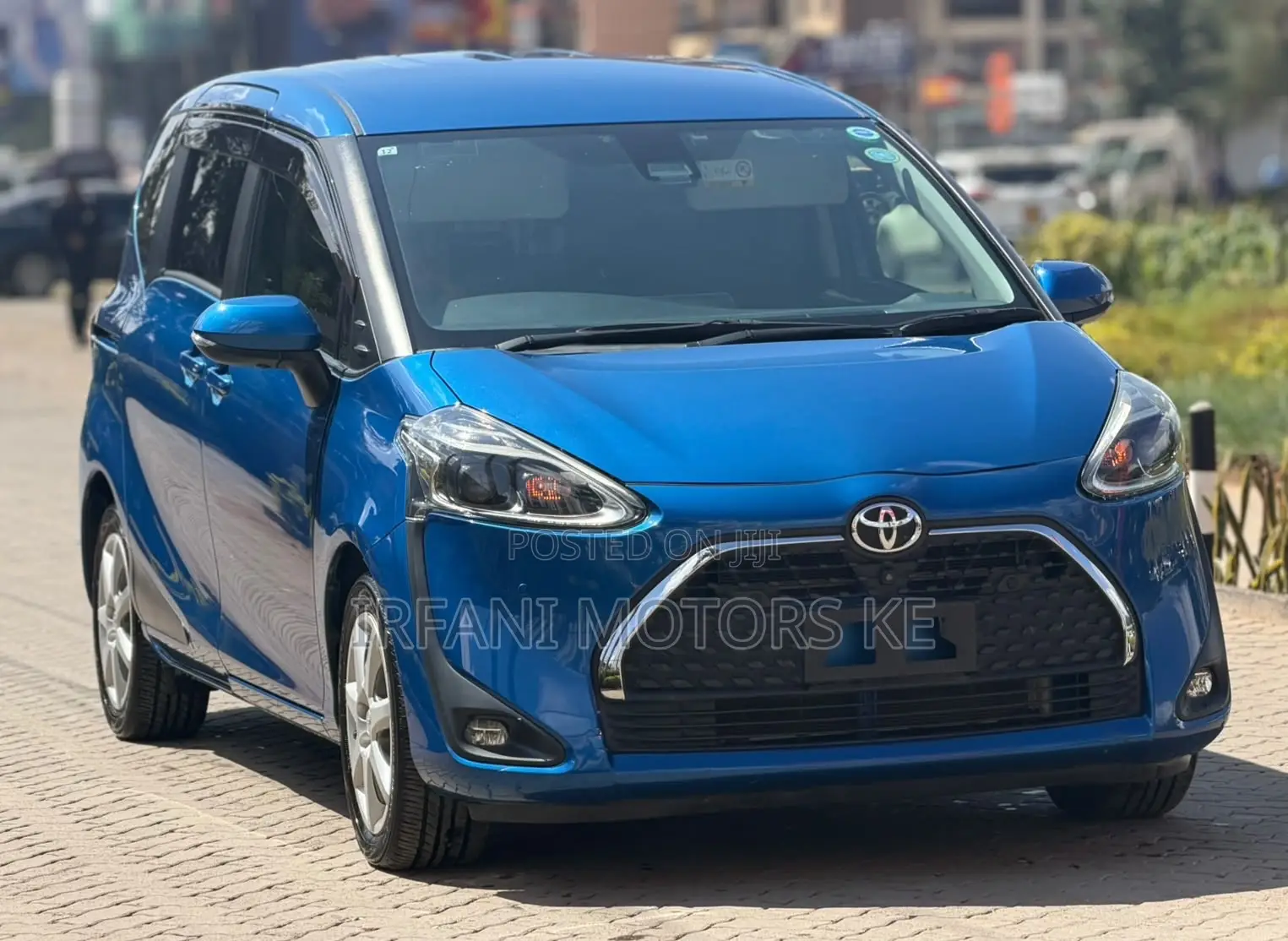 Toyota Sienta 1.5 Hybrid FWD 2019 Blue