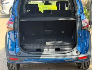 Toyota Sienta 1.5 Hybrid FWD 2019 Blue