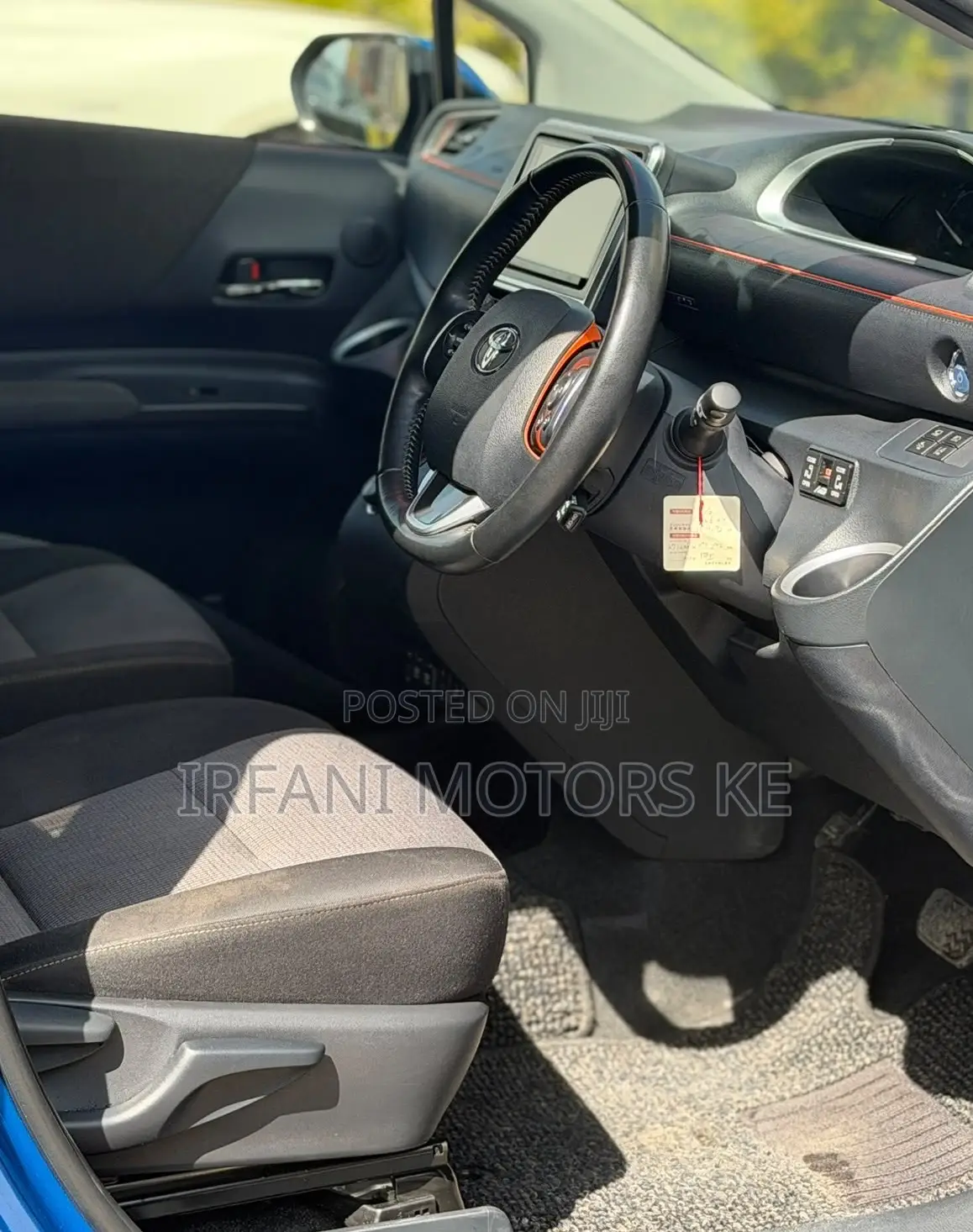 Toyota Sienta 1.5 Hybrid FWD 2019 Blue