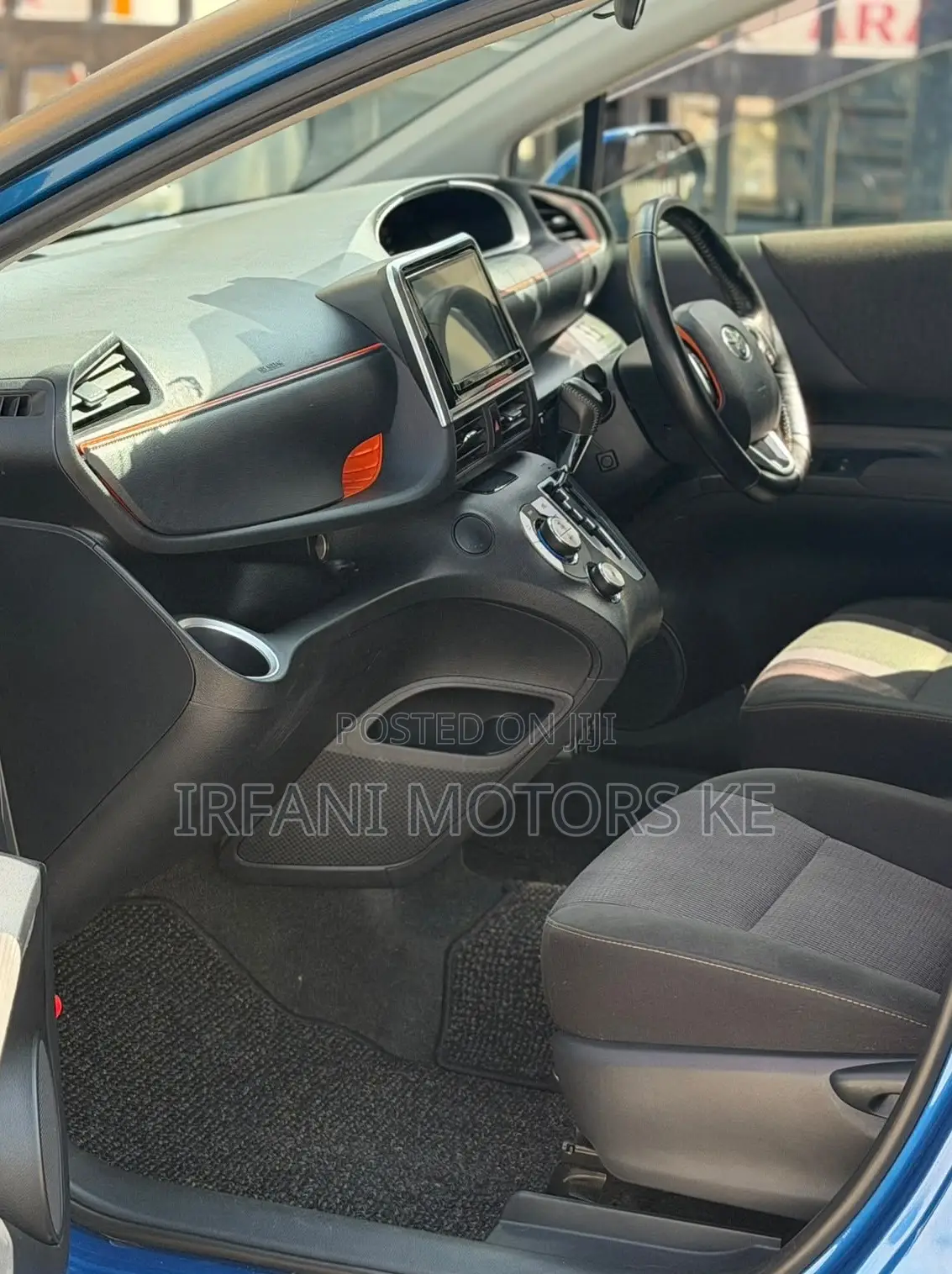 Toyota Sienta 1.5 Hybrid FWD 2019 Blue