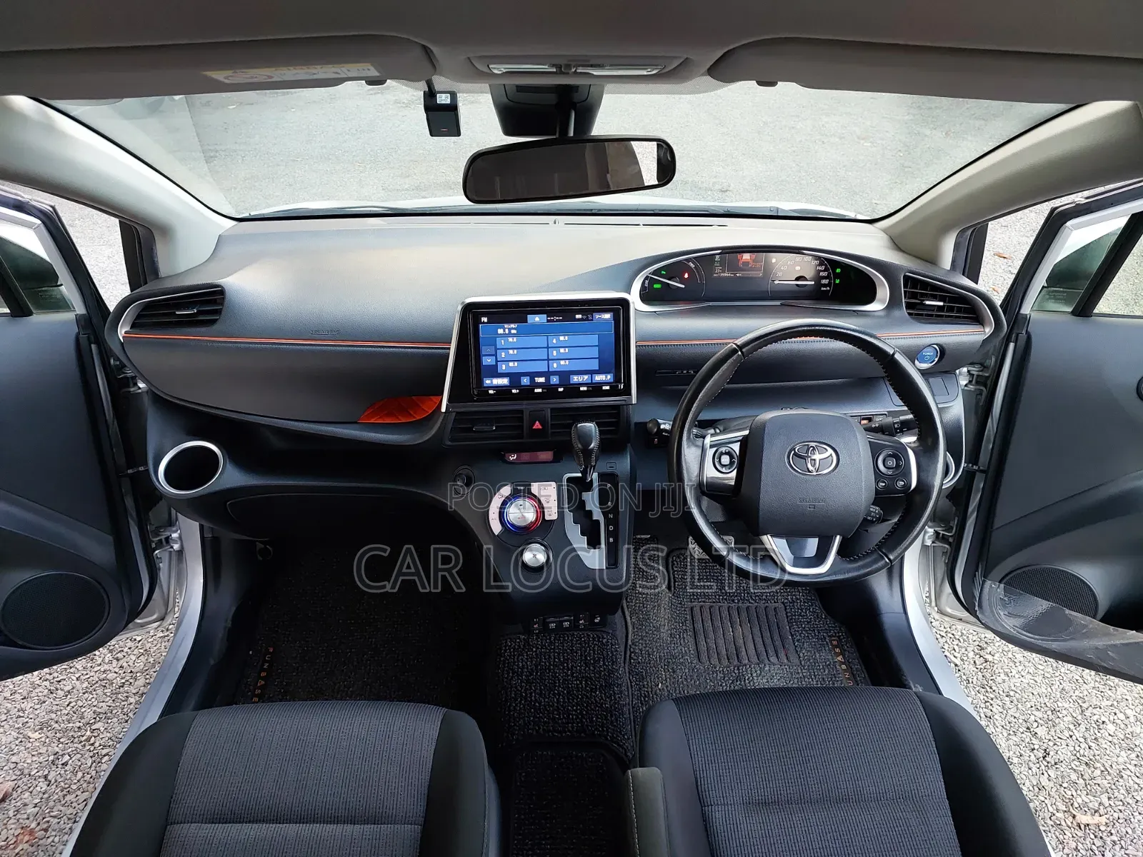 Toyota Sienta 2018 Silver