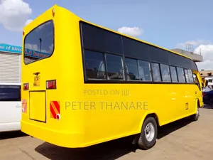 Isuzu NQR 2018 Yellow
