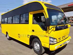 Isuzu NQR 2018 Yellow