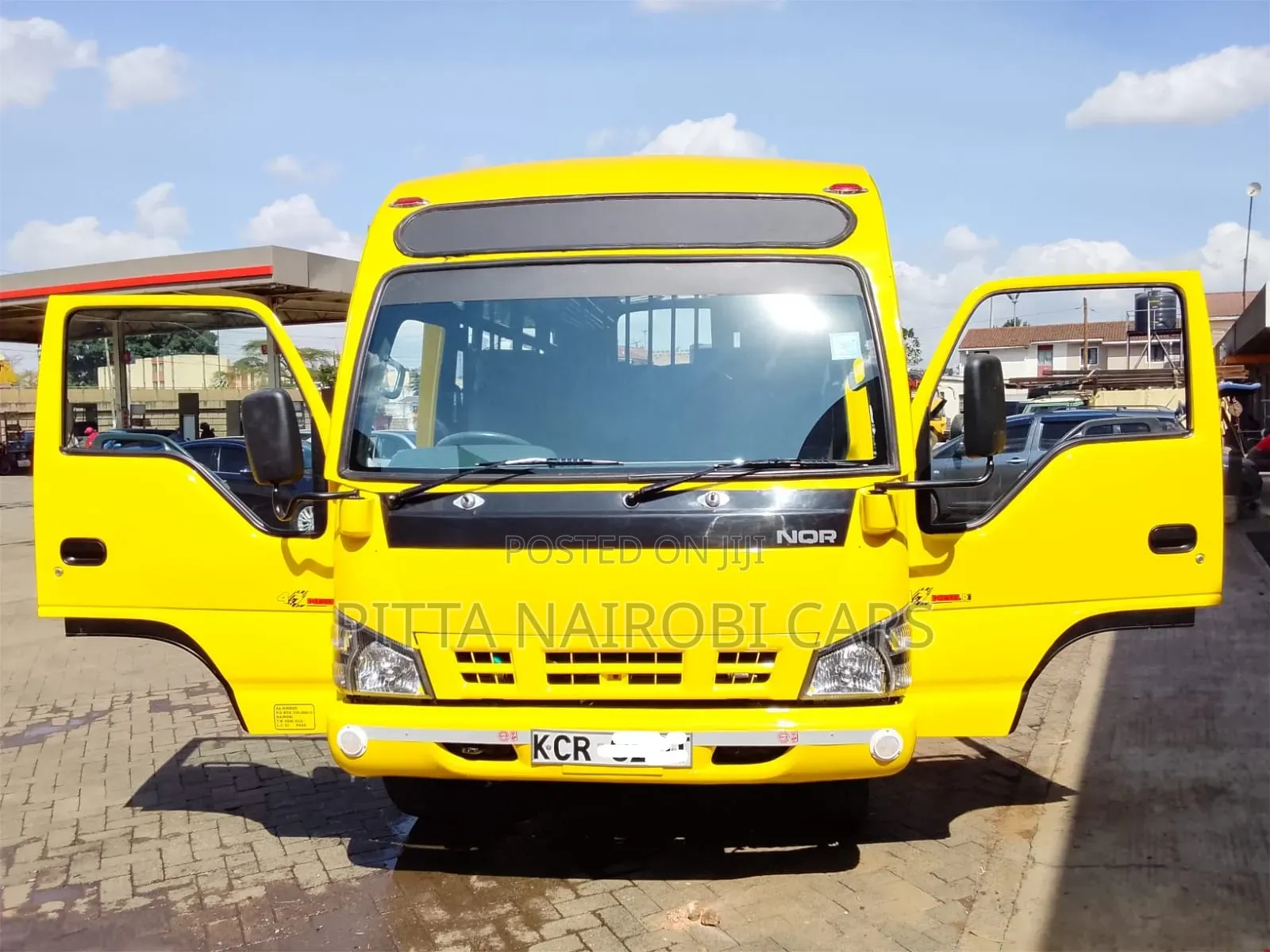 Isuzu NQR 2018 Yellow