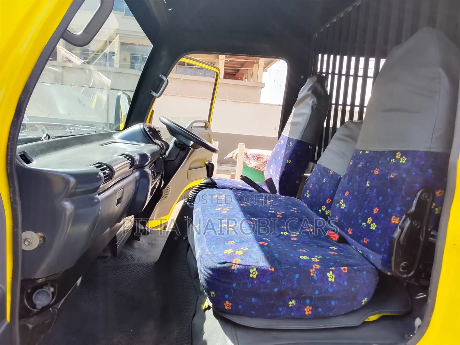 Isuzu NQR 2018 Yellow