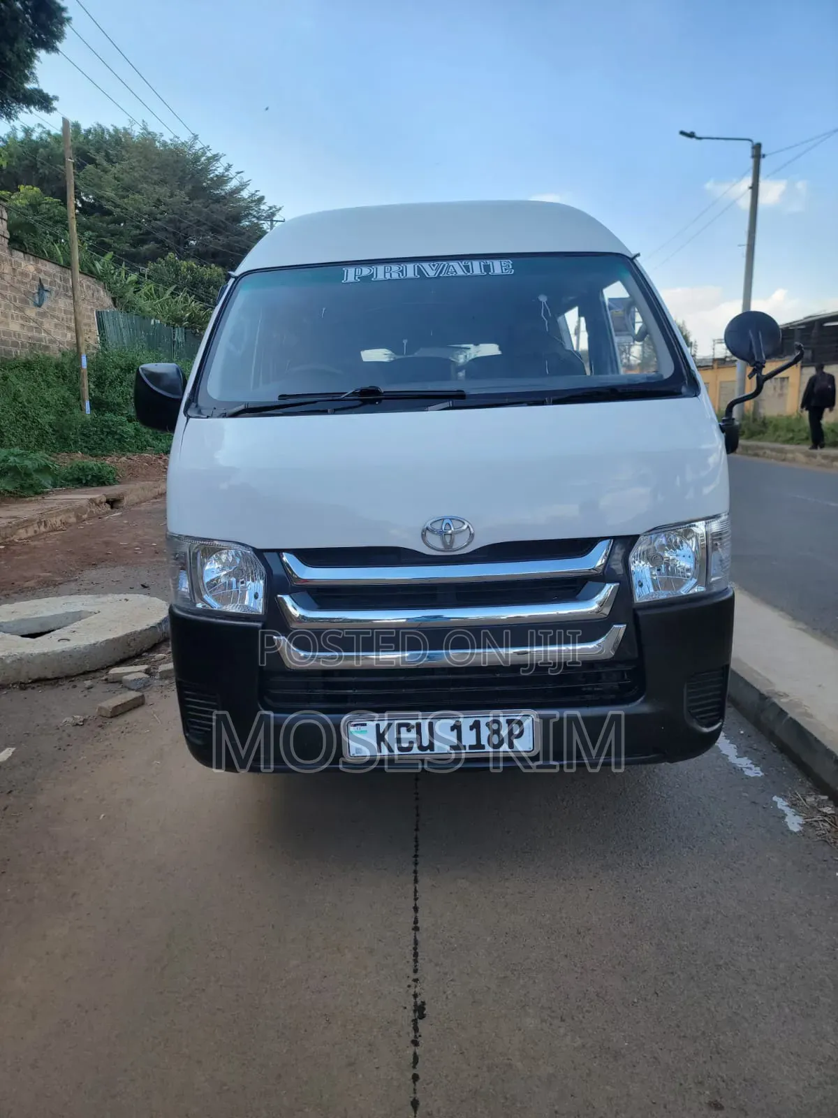 Toyota HiAce 2011 White