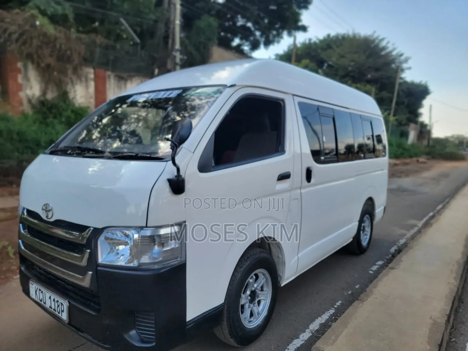 Toyota HiAce 2011 White