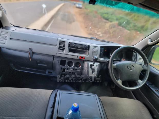 Toyota HiAce 2011 White - thumbnail 7