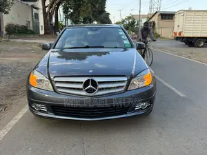 Mercedes-Benz C200 2011 Gray