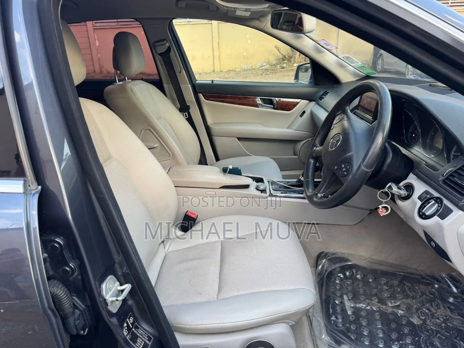Mercedes-Benz C200 2011 Gray