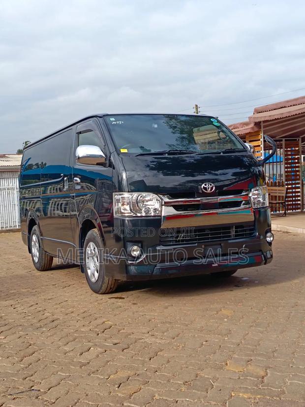 Toyota HiAce 2019 Black - thumbnail 3