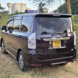 Toyota Voxy 2012 Maroon