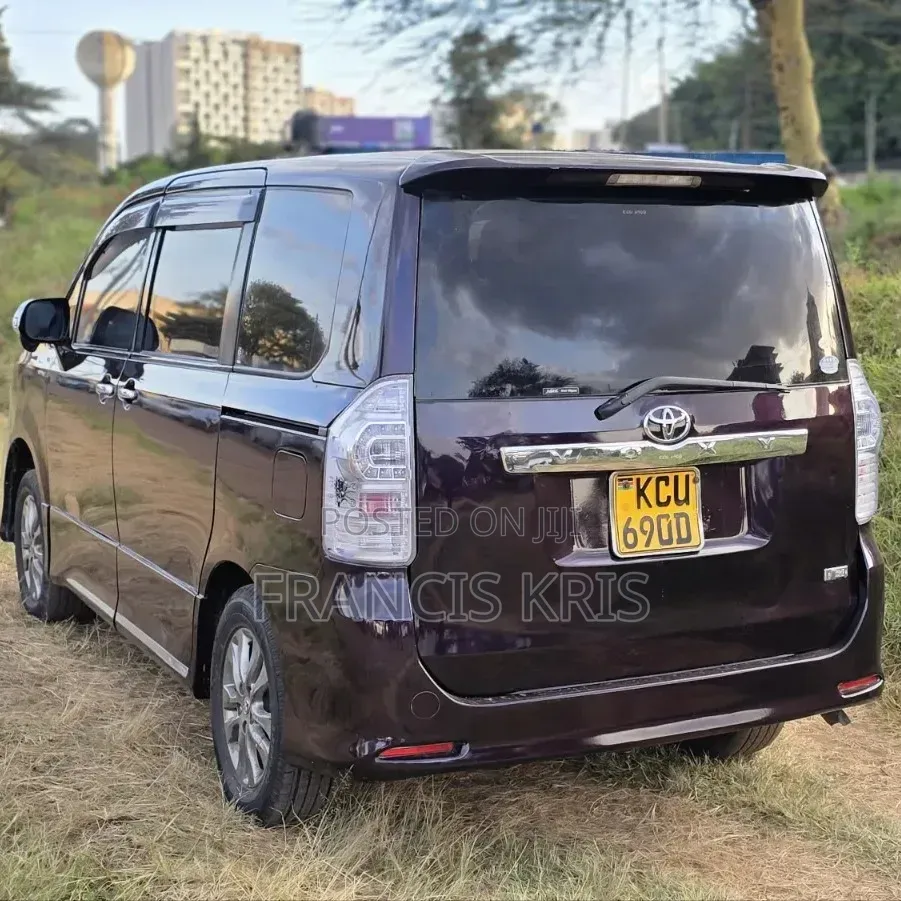 Toyota Voxy 2012 Maroon