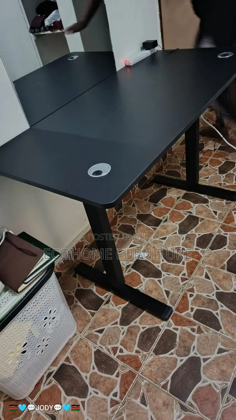 Adjustable Study Desk 1.4m by 0.6m. Height Adjust From 70cm to 11cm