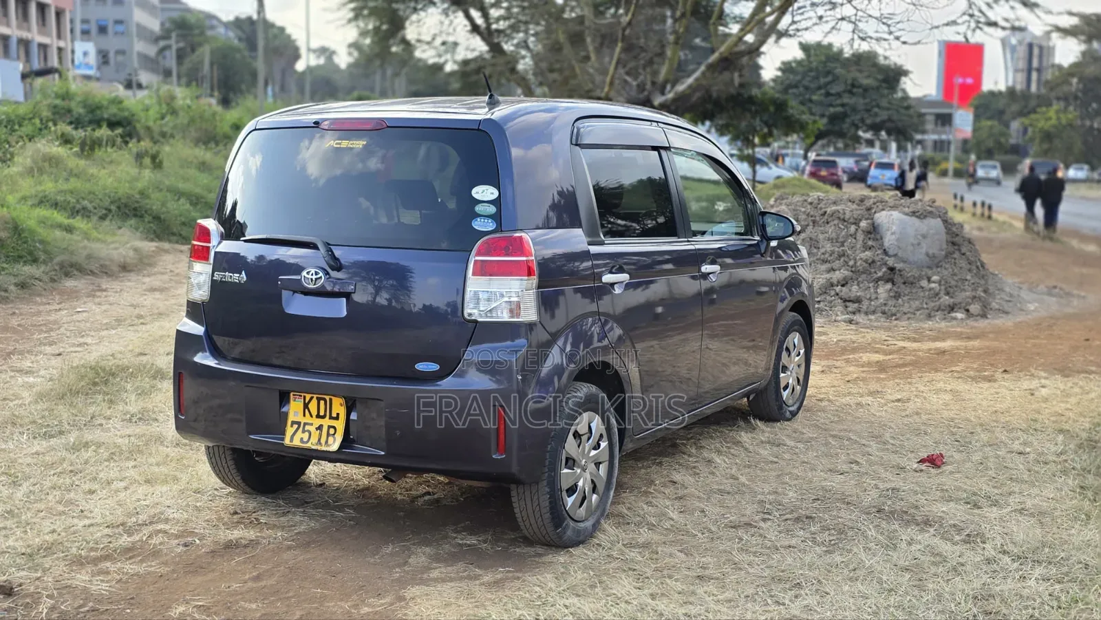 Toyota Spade 2016 Purple