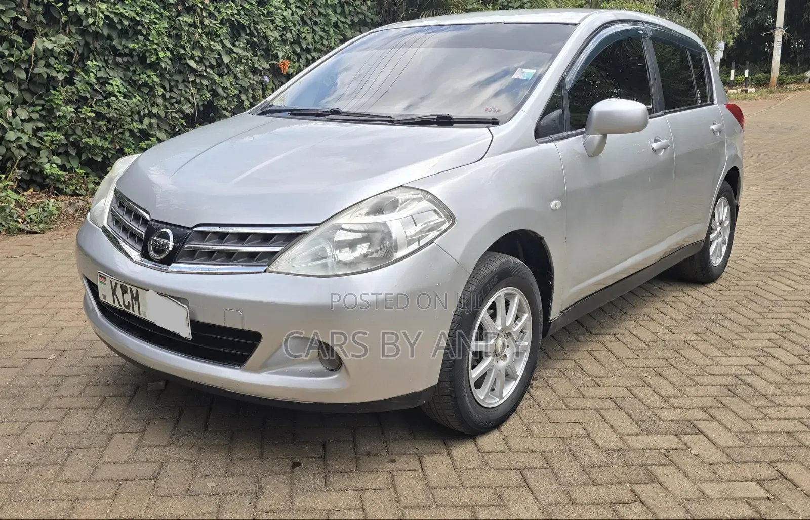 Nissan Tiida 2012 Silver