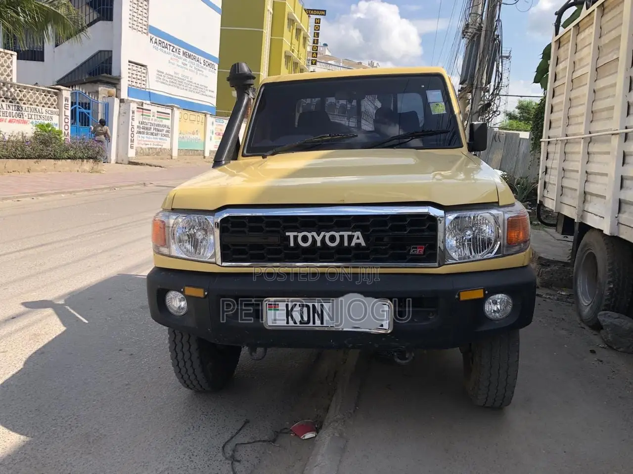 Toyota Land Cruiser 2015 Yellow