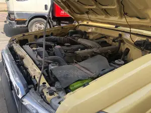 Toyota Land Cruiser 2015 Yellow