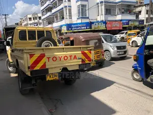 Toyota Land Cruiser 2015 Yellow