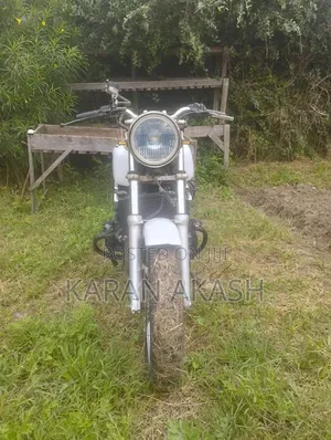 Suzuki 2000 White